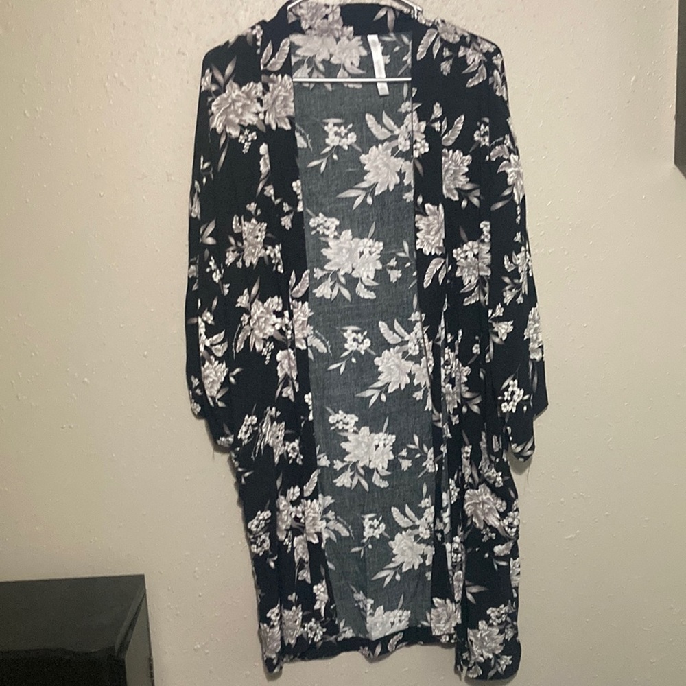 Black and Grey Floral Kimono